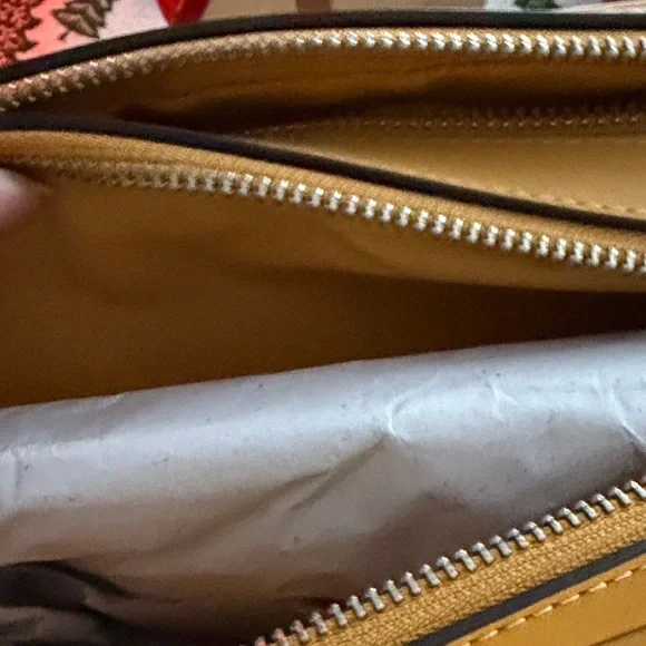 Coach Vibrant Yellow Camera Crossbody Bag New Never Used - Picture 3 of 8